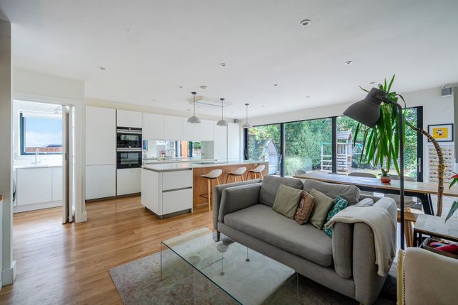 24, Portmore Park Road, Weybridge photo 4