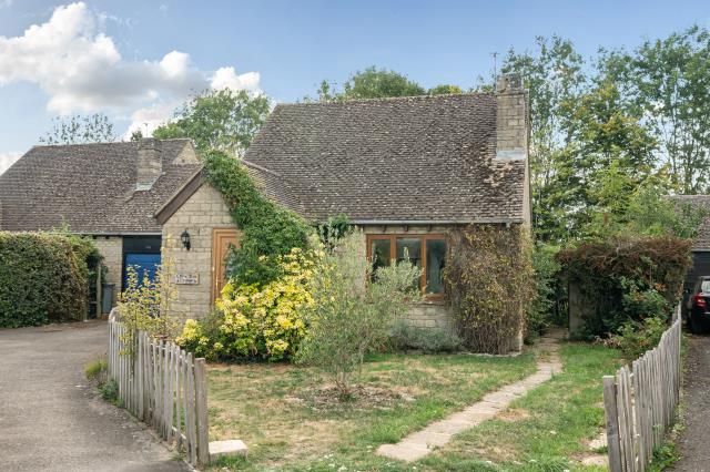 2-bed house on 35, Hoyle Close, Witney, £365,000