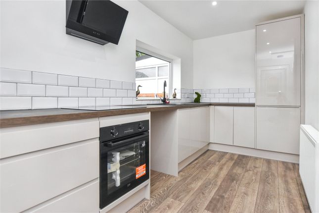 15, Hill Court Avenue, West Yorkshire photo 3