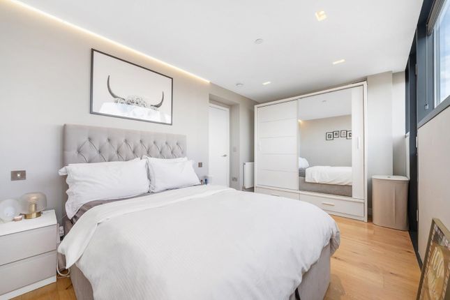 Bedroom 1 (3).Jpg