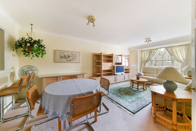 Thumbnail Flat to rent in Pied Bull Court, Galen Place