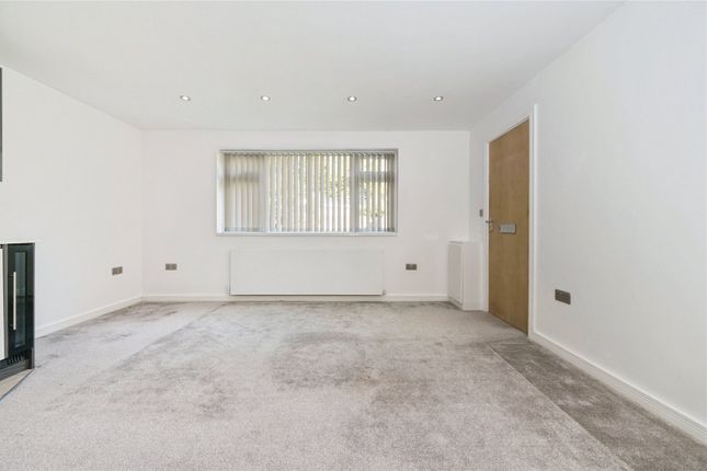 Barnfield Court, Hampshire photo 3