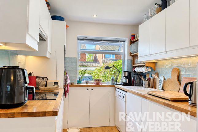 30, Winchilsea Crescent, West Molesey photo 2