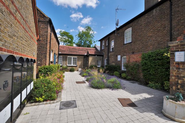 Flat for sale in Stanmore Hill, Stanmore