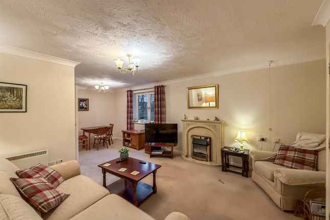 4, Haddon Court Hardwick Mount, Buxton photo 2