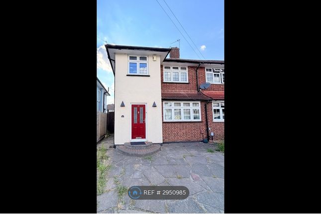 3-bed house on Chaseside Close, Romford, £2,500/mo
