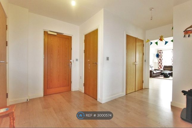 Flat, Best House Matthews Close, Wembley photo 5