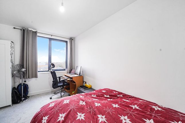 Flat for sale in Cranbrook Road, Ilford