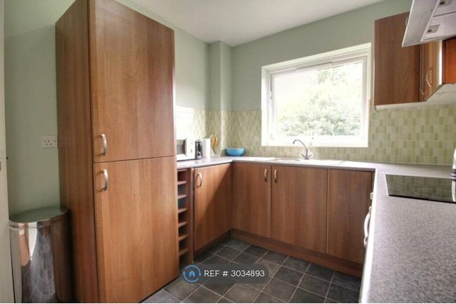 Greencroft Clockhouse Road, Farnborough photo 4