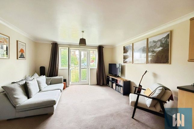 Apartment, 10, Croft Court, Rastrick photo 2