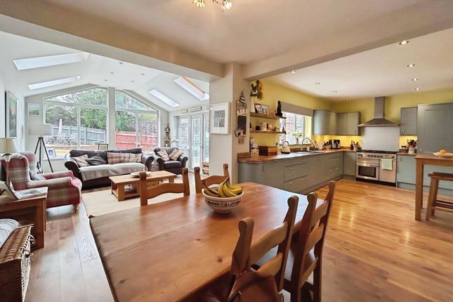 19 Pant Ardwyn, Bridgend photo 2