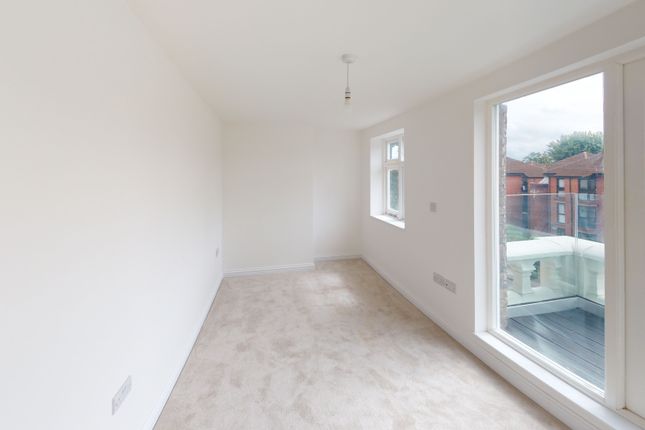9 The Magistrates, Hanworth Road, Feltham photo 2