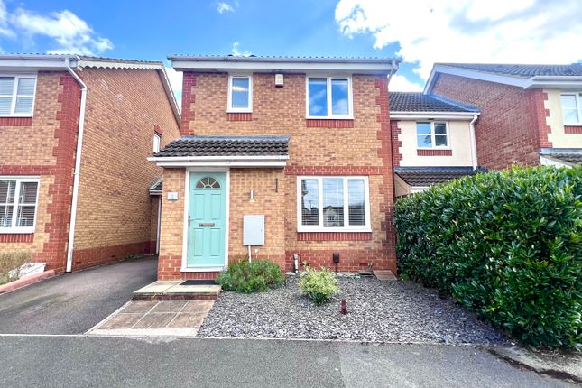 Link-detached house to rent in Dickenson Road, Swindon