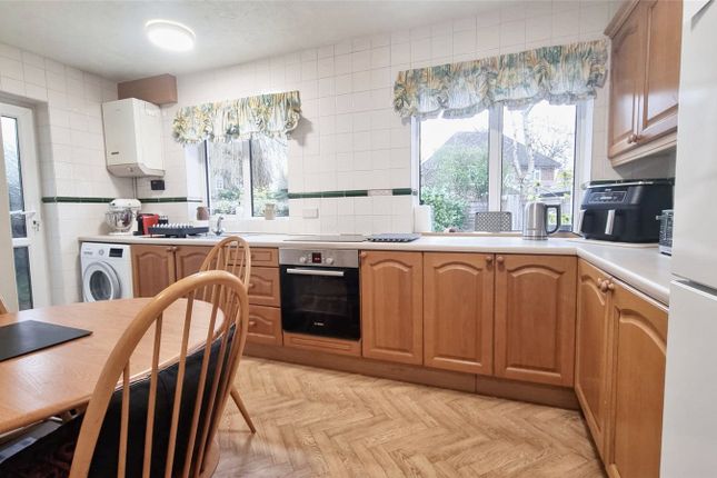 28, Fairlawns, Surrey photo 2