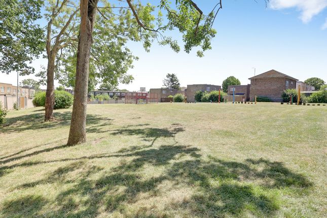 26, Dewsgreen Basildon, Basildon photo 2