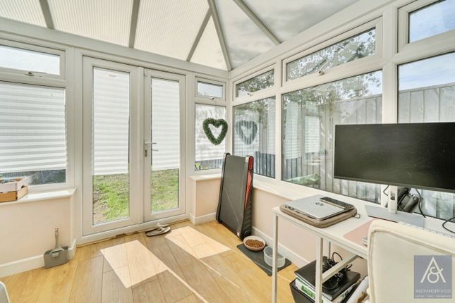 6, Downer Close, Buckinghamshire photo 4