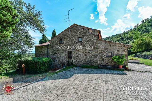 Farmhouse for sale in Caprese Michelangelo, Tuscany, Italy