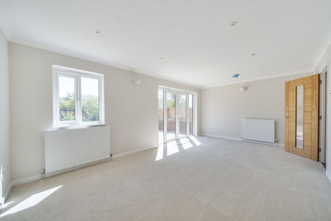 The Cricketts,, Grendon Road, Aylesbury photo 3
