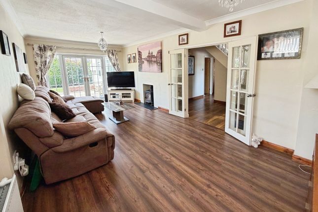 1, Field Close, Westbury photo 3