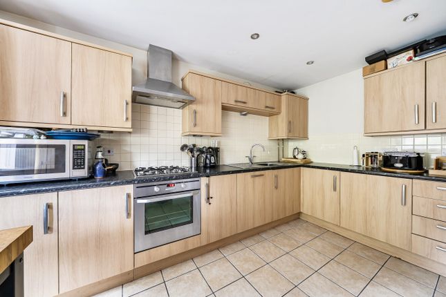 11, Austin Way, Berkshire photo 2