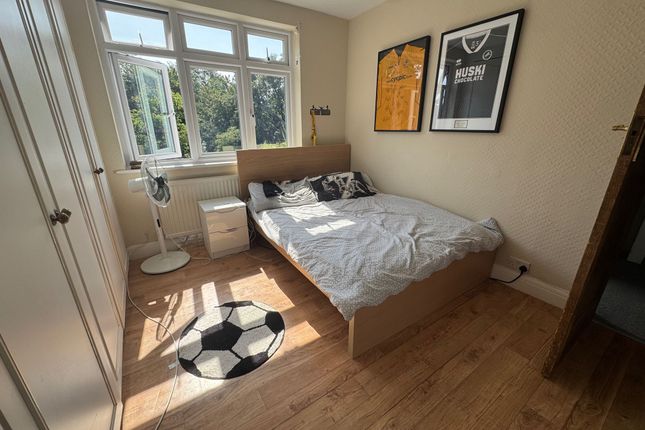 15 Norfolk Road, Upminster photo 2