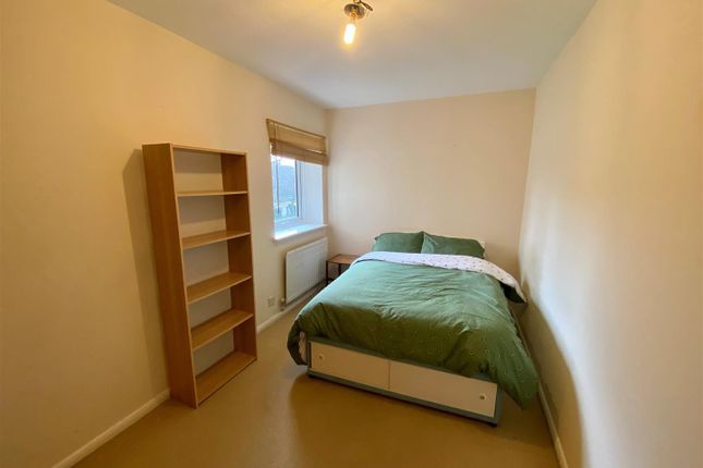 Flat for sale in Aplin Way, Osterley, Isleworth