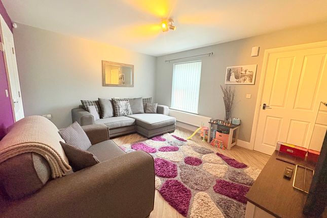 2 Filas Wessex, High Street, Bridgend photo 4