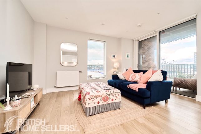 301, Burhill House, 1, Greyhound Parade, London photo 4