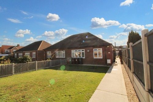 2-bed bungalow on 2, Philip Close, Greater London, £475,000