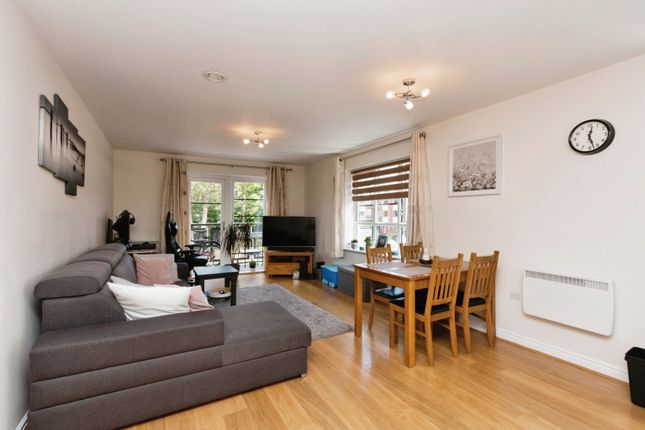 23 Lincoln Court, Wallis Square, Farnborough photo 3