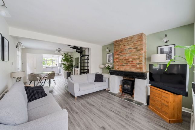 woodcot cottage,4, Talbot Road, Lingfield photo 3