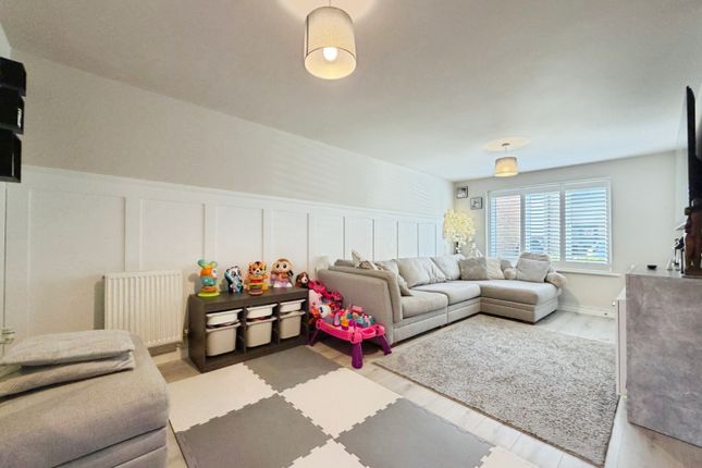 4, Saddleback Close, Kingsnorth photo 4