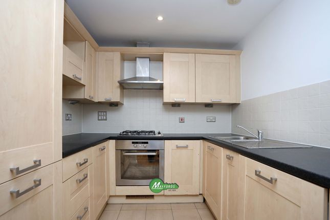 Flat to rent in Pembroke House, 71, Kings Avenue, London, London