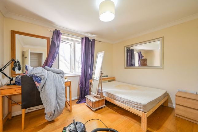 Wharf View Court, Tower Hamlets photo 4