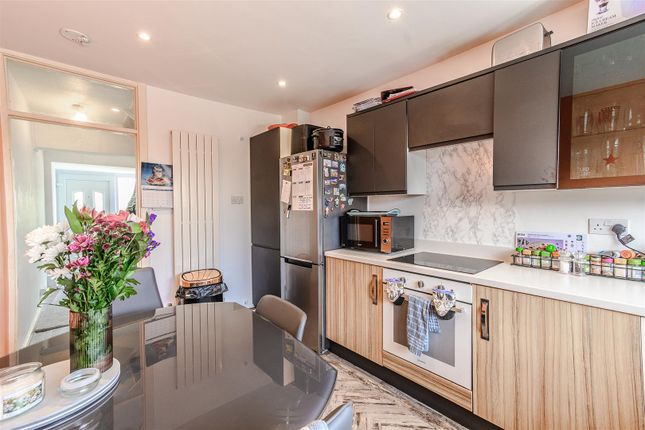 15, Laleston Close, Barry photo 4