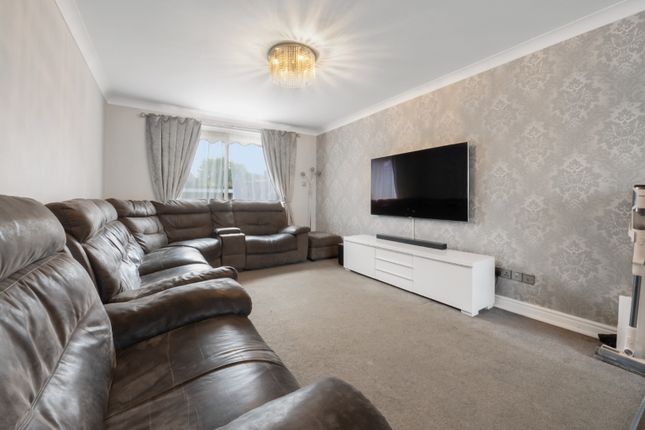 5 St. Aidans Way, Gravesend, Kent photo 3