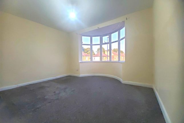 2, Thornleigh Road, Huddersfield photo 2
