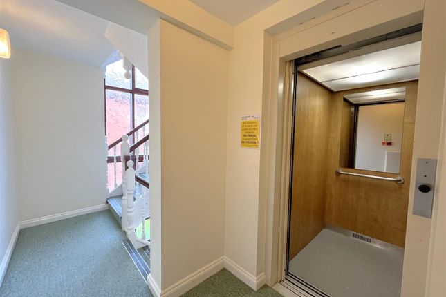 17 West End Court, Crompton Street, Warwick photo 4