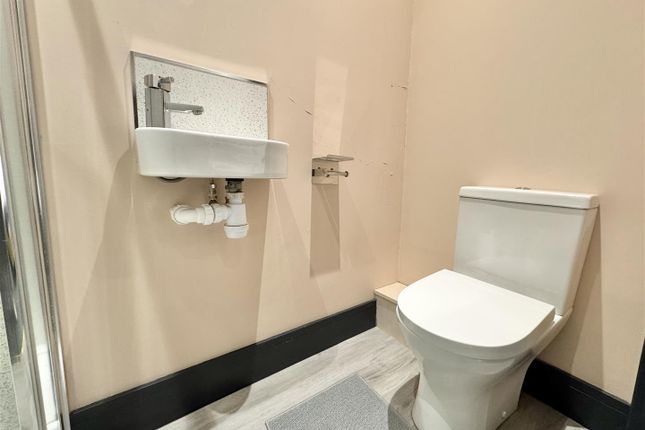 Room 2, 12A Railway Street, Chatham photo 4