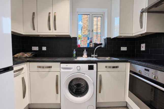 Flat 8, Pippin Court Park Road, Barnet photo 4