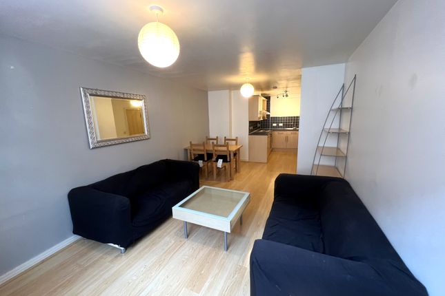 Flat to rent in Wood Street, Liverpool
