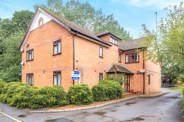 Thumbnail Flat for sale in Eastwood Road, Bramley, Guildford