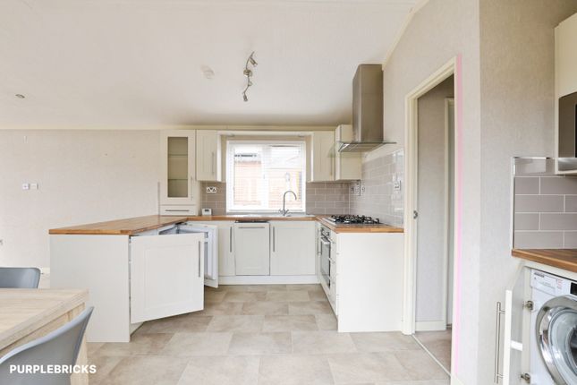 40 edelweiss view, Tallington lakes, Stamford photo 3