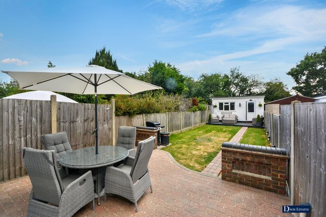 76 Birch Crescent, Hornchurch photo 4