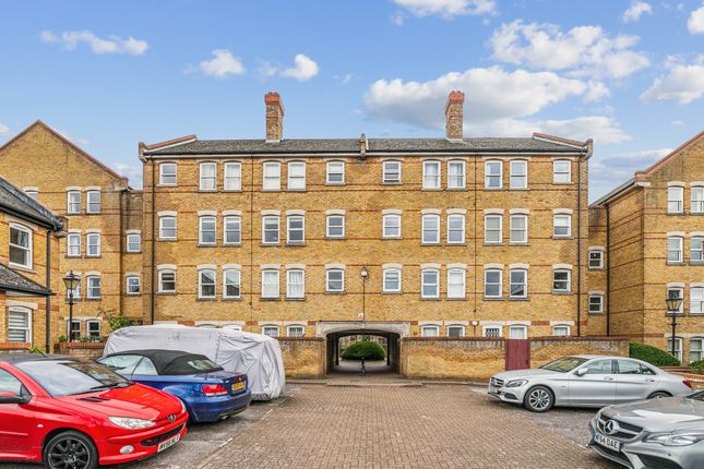 Studio for sale in Tonsley Heights, East Hill, London