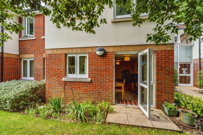 Thumbnail Flat for sale in Hawthorn Road, Bognor Regis