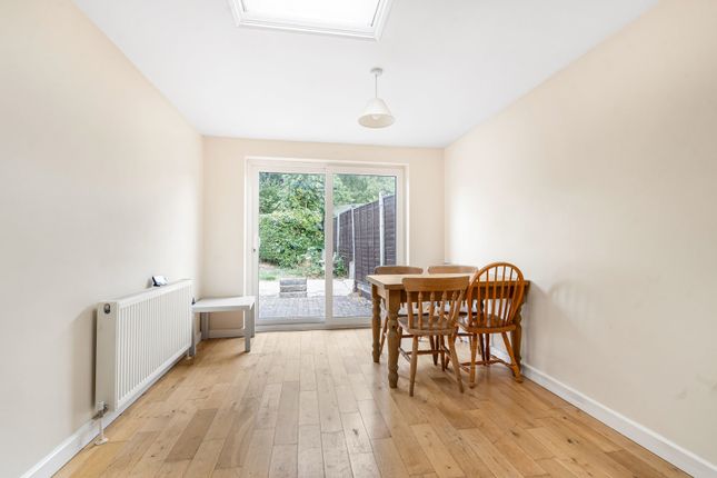 63, Vegal Crescent, Egham photo 4