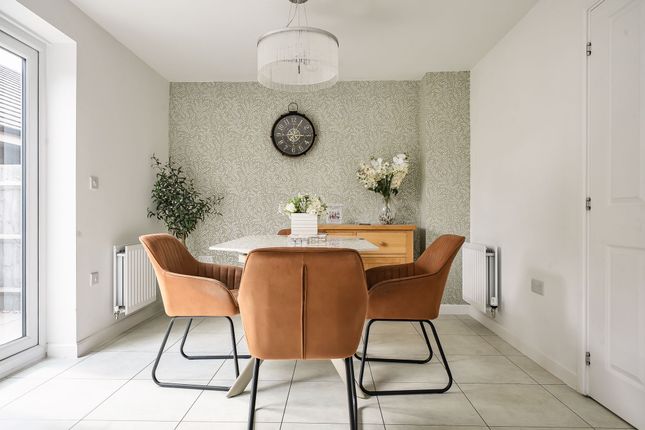2 Pear Tree Way, Pershore photo 4