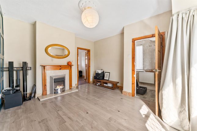 6, Poplar Grove, Prescot photo 2