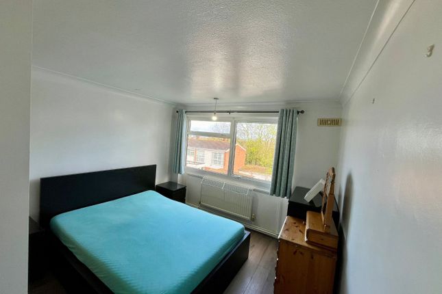 Flat to rent in Claybury, Bushey, Hertfordshire